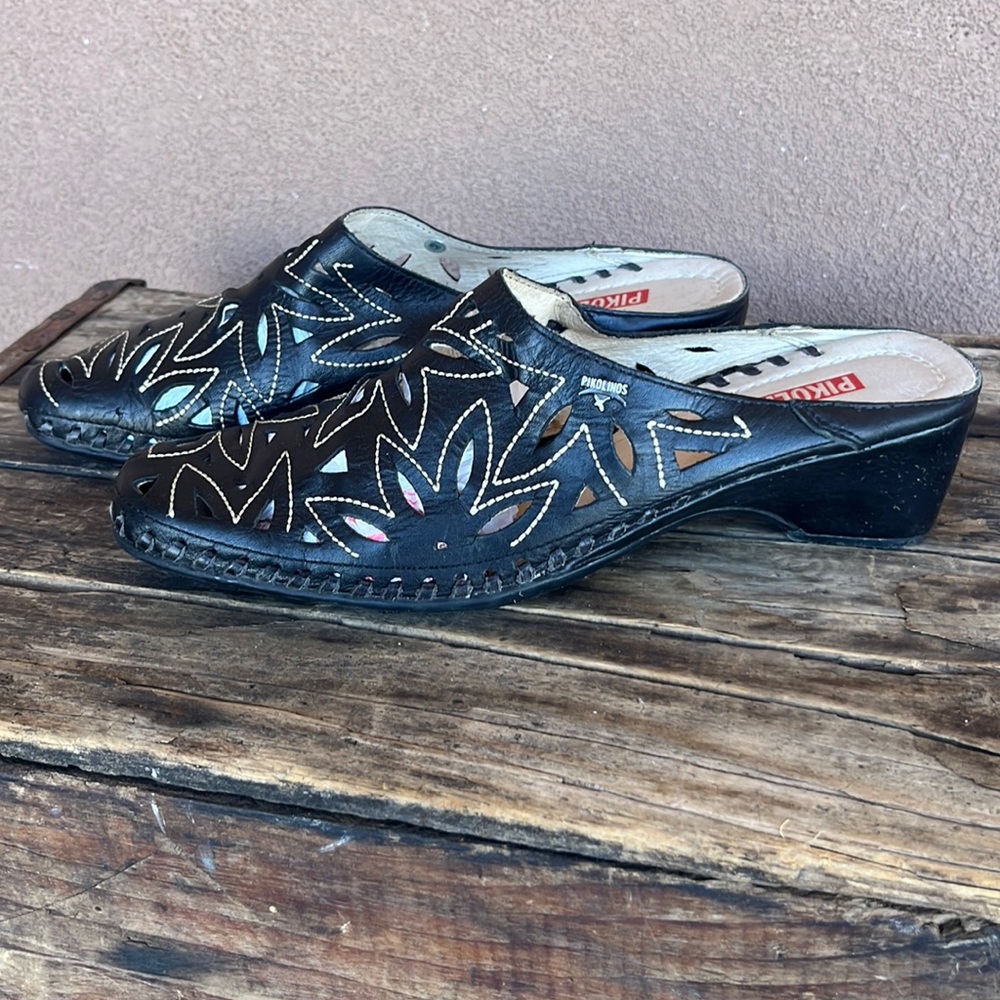 Pikolinos Women's B;ack Leather Laser Cut Floral Slip On Mule